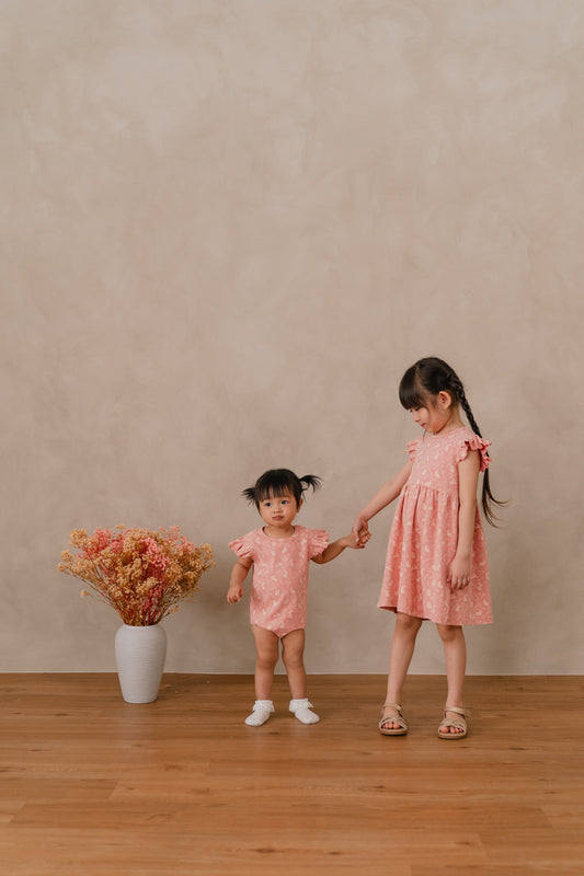 Cotton vs Bamboo vs TENCEL™: Which Fabric Is Best for Sensitive Skin?