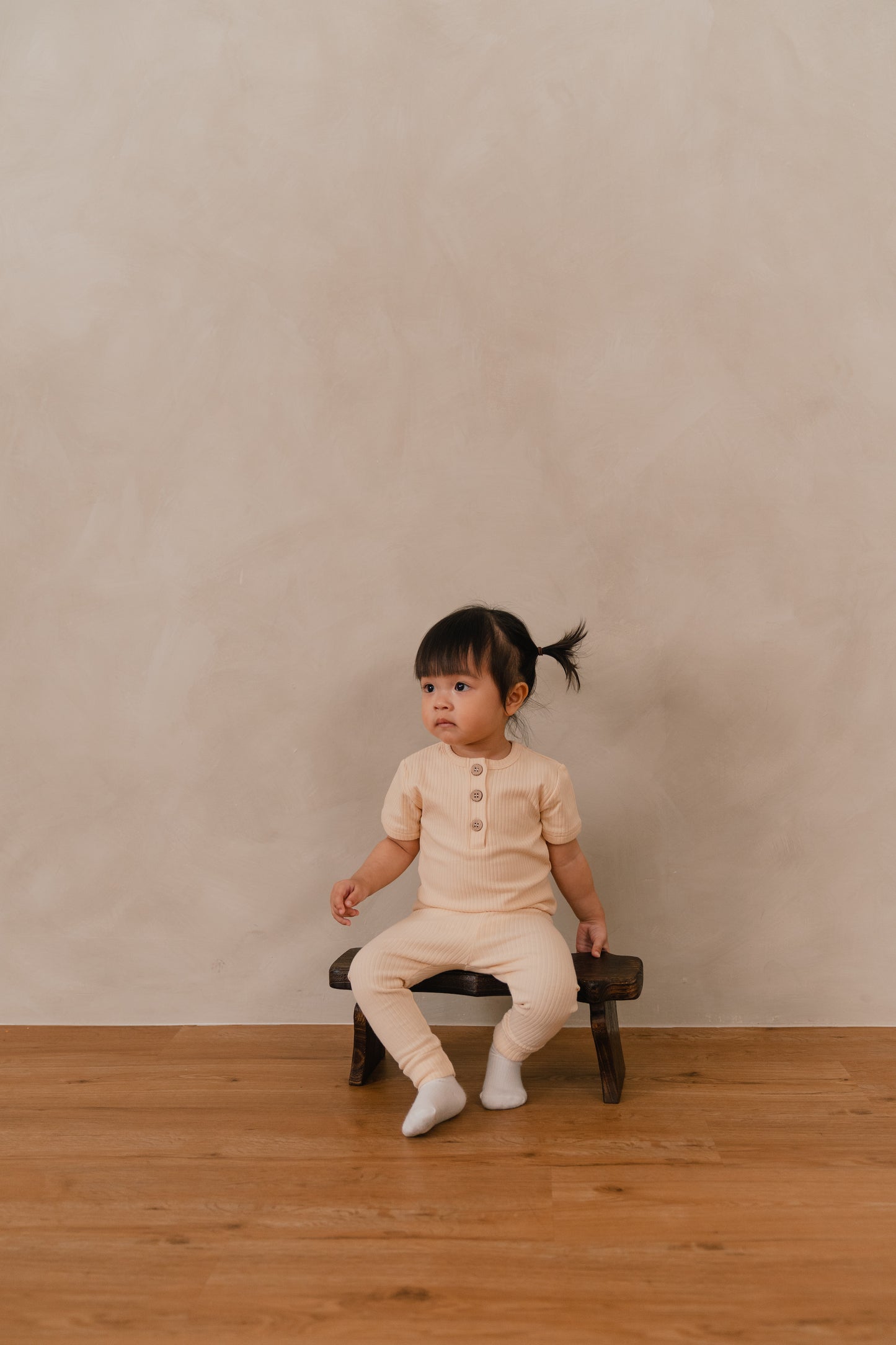 ORGANIC COTTON OAKLEY SHORT SLEEVE BODYSUIT - PEBBLE CLAY